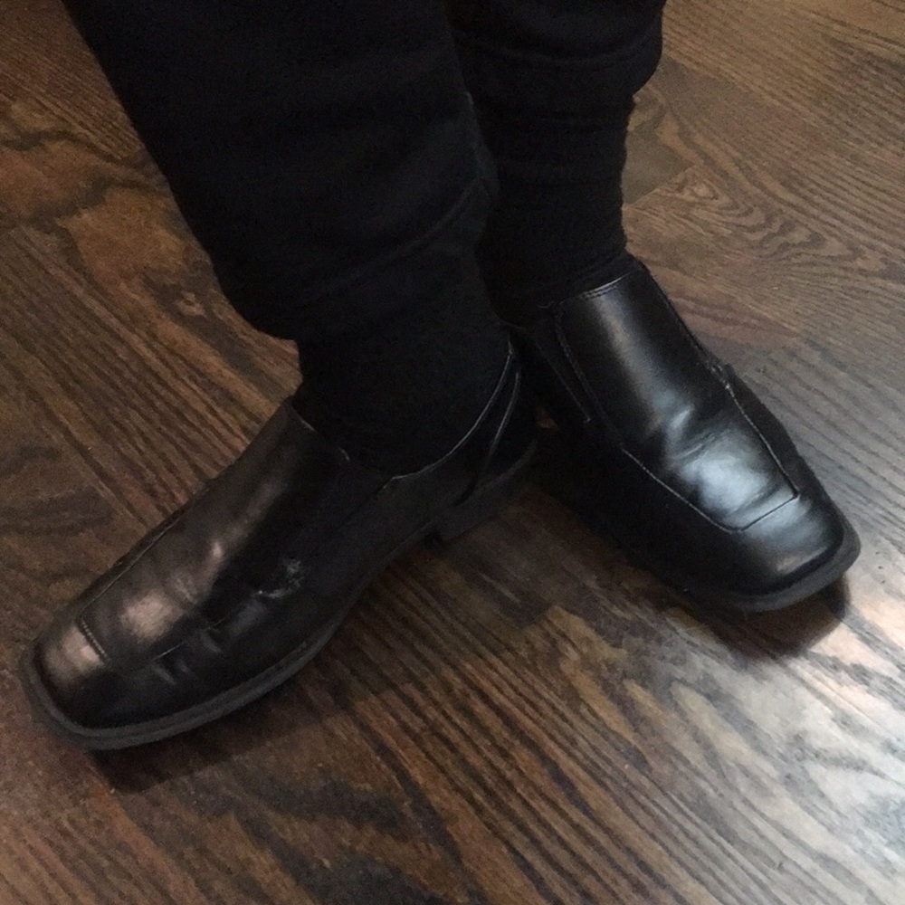 Black dress shoes